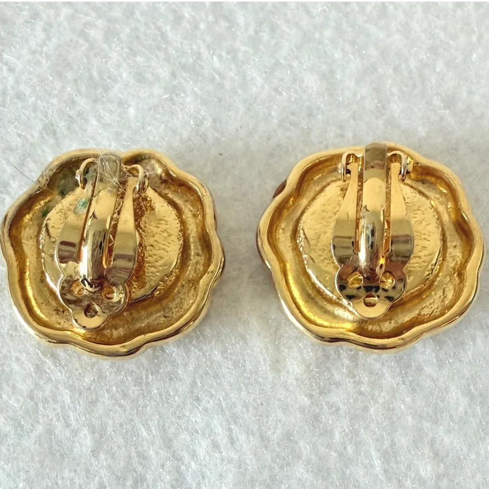 Kenneth Jay Lane KJL Clip Earrings Gold Tone Pearl Swirl Vintage‎ Chic